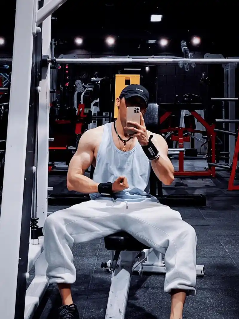 这身穿搭,接你下班,有安全感嘛?#健身# #猛男# #运动