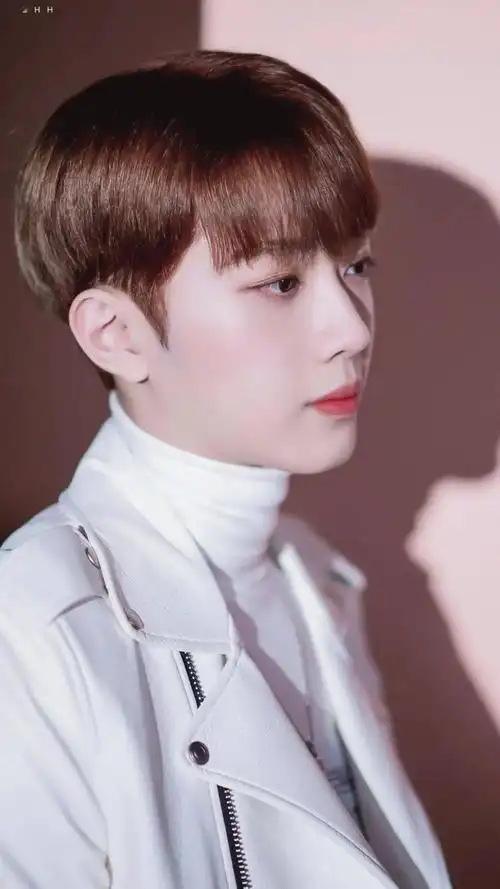 手机壁纸赖冠霖