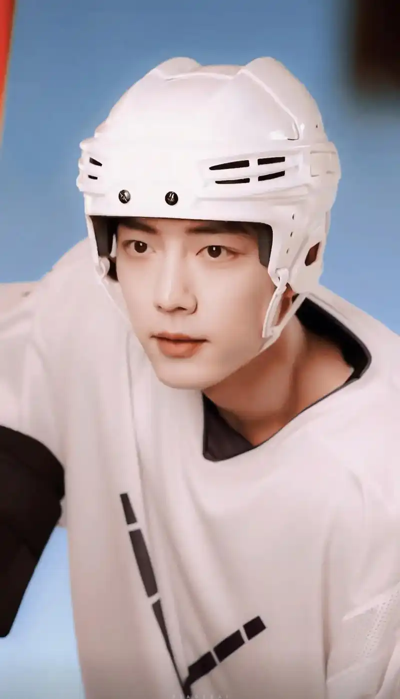 肖战冰球服半永久吧 #肖战 谁能拒绝如此帅气的冰球小王子呢 - 兑音