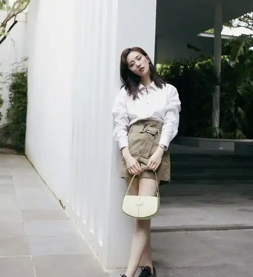 新戏《流金岁月》能否证明演技?刘诗诗成街拍达人,晒秋装搭配