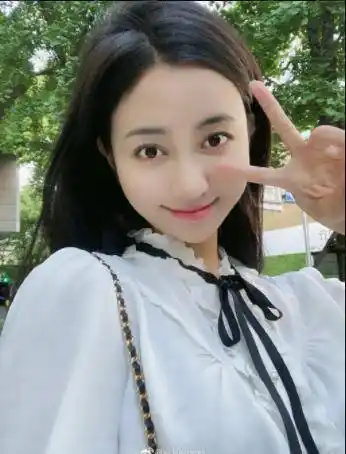 郭麒麟绯闻前女友深夜发文:真的好爱他,忍受谩骂是我的代价