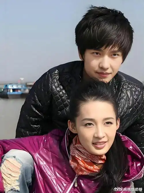 18岁杨洋邂逅19岁李沁,青春年华里,他们纯真而懵懂.