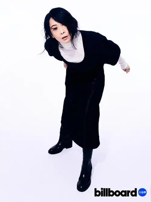 刘若英秋日奶茶色系大片##刘若英预告巡演明年继续