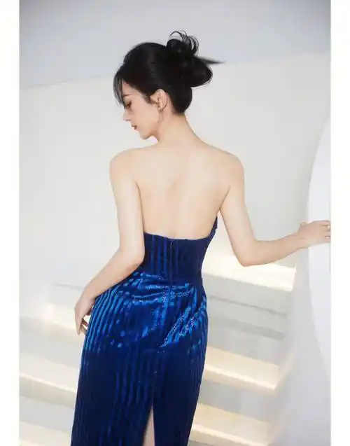 赵丽颖蓝色中国风礼服美出天际,优雅得体,仪态万方,谁还说她土_衣服