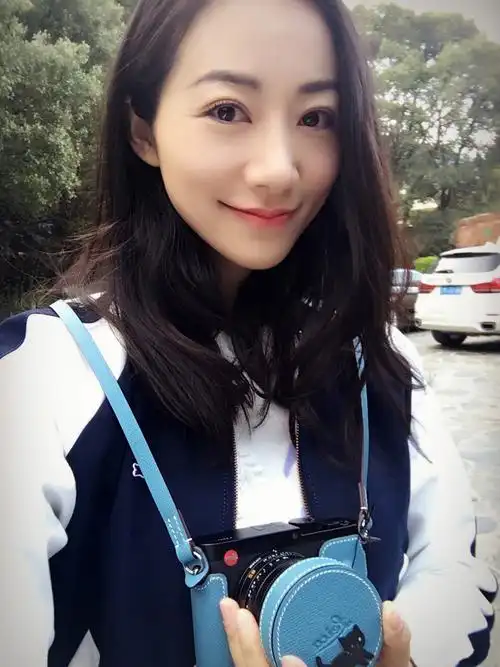 韩雪晒春日自拍 素颜出镜无压力