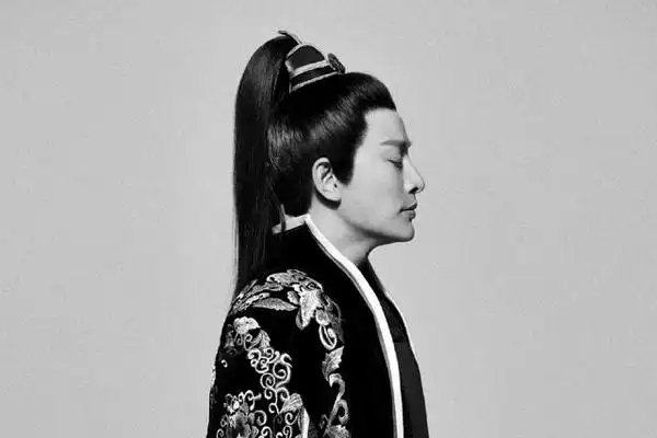 贾乃亮古装什么样 一改画风霸气十足连眼神都是戏