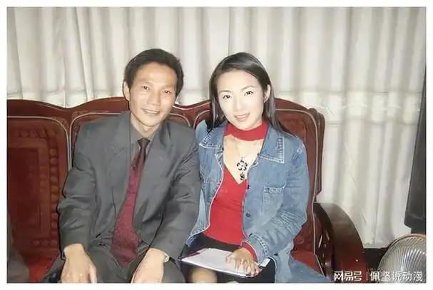 央视主持人管彤:这辈子正确的决定,是在42岁为普通丈夫生儿子