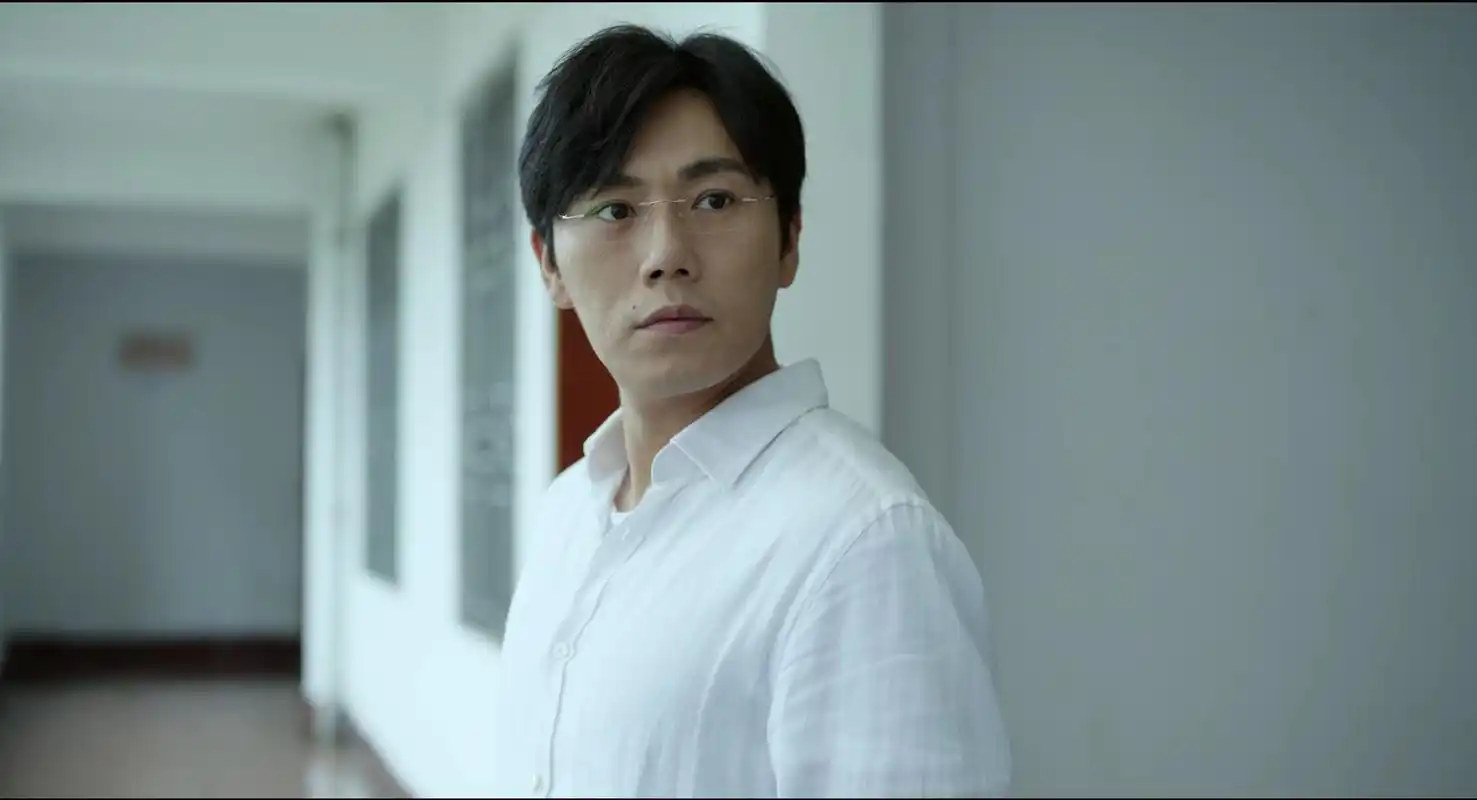 四次入围戛纳被称无冕之王20年才火的秦昊又被伊能静牵连