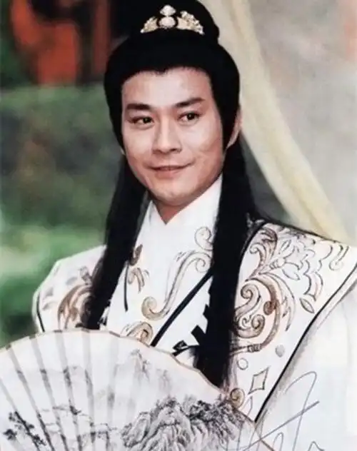 风流香帅郑少秋17岁和女友同居生女在肥肥哺乳期出轨