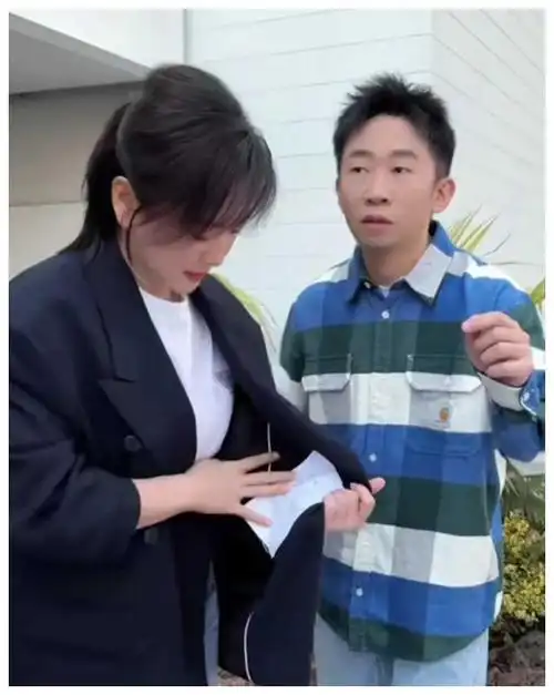 贾玲究竟是一位天赋笑星还是嘲笑对象