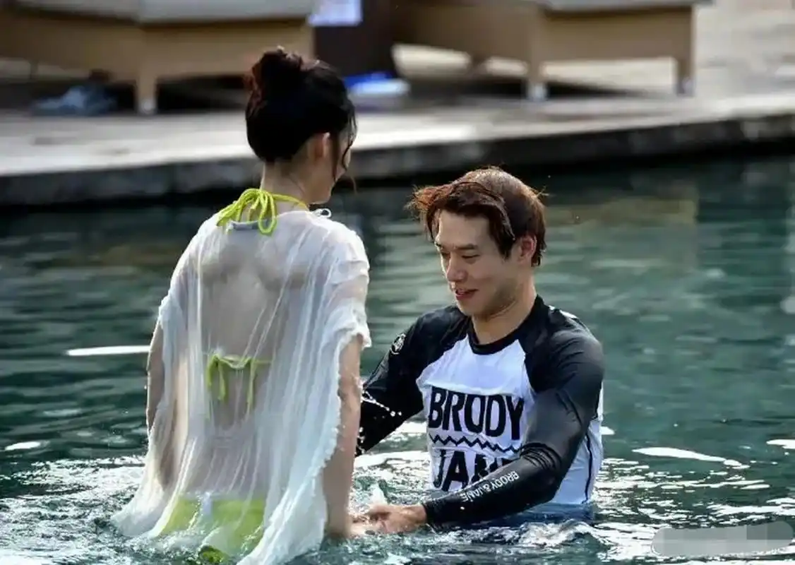 魏大勋,李沁曾经参加恋爱综艺节目.