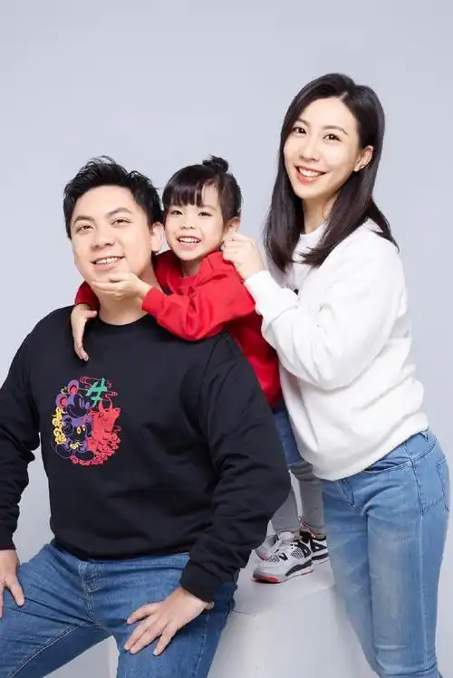 4岁的baby~90909090越来越有自主意识的你,爱任何美好的一切.