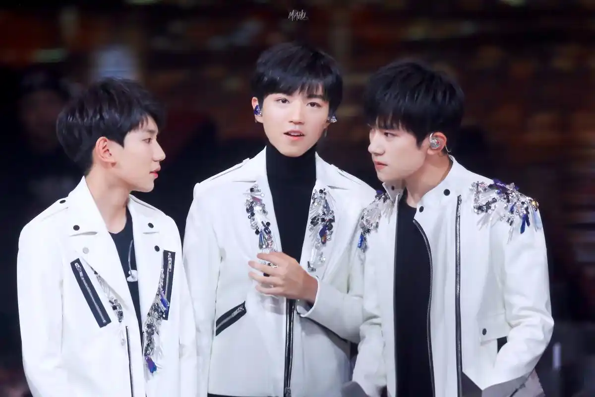 就像王源的一句歌词,"我不再是你印象中的小孩,不