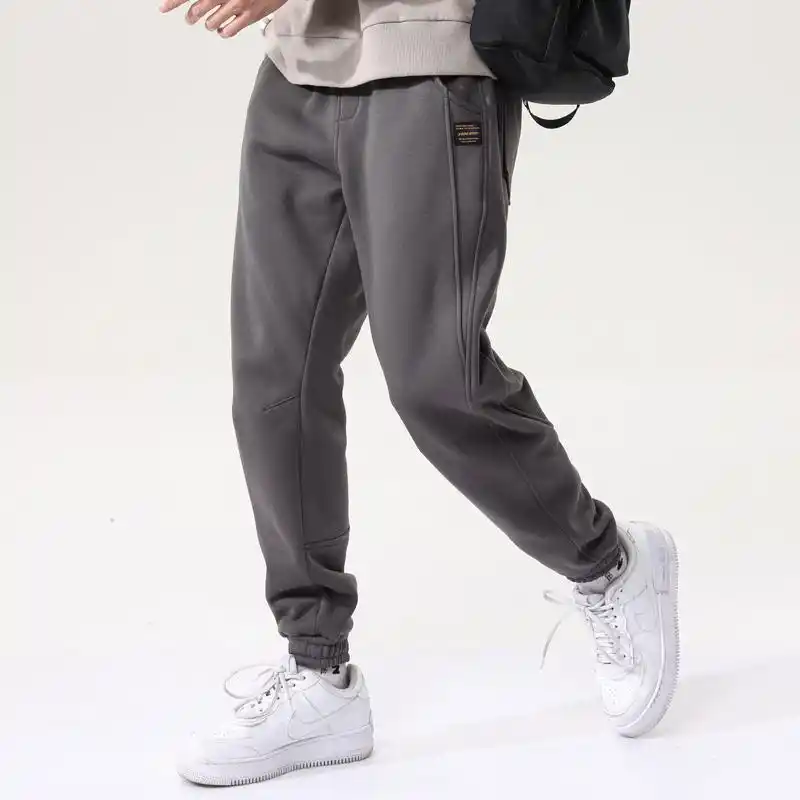 深灰色裤子配啥颜色衣服