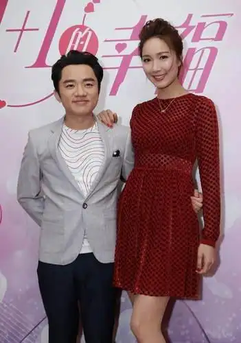 王祖蓝携老婆合影被赞"最萌身高差".