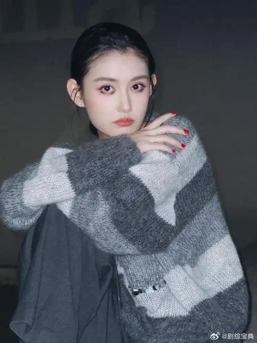 蒋依依美拉德大衣