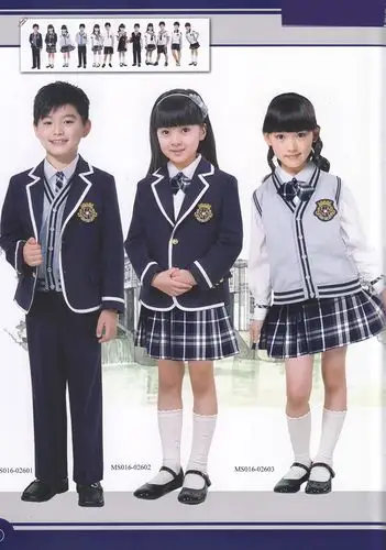 校服[1]  (xiàofú)是学校规定的统一样式的学生服装,中小学学生