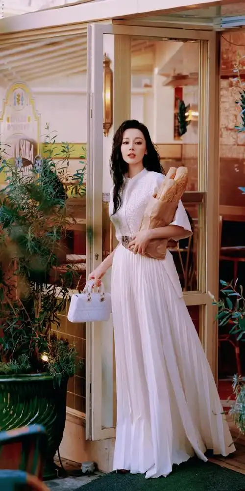 漂亮小巴的巴黎漫游记920009美得很轻松~#迪丽热巴白玫瑰美女