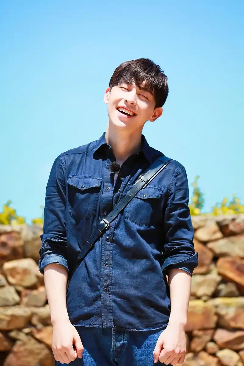 首页 图片大全 综艺 《爸爸去哪儿5》邓伦节目卖萌高清图片 (5/ 6)