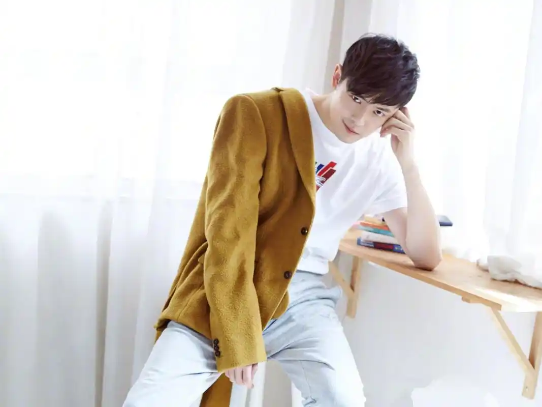 帅气明星付辛博时尚写真高清桌面壁纸