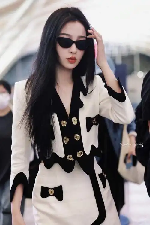 虞书欣机场路透,墨镜气场十足,赶往米兰时装周!