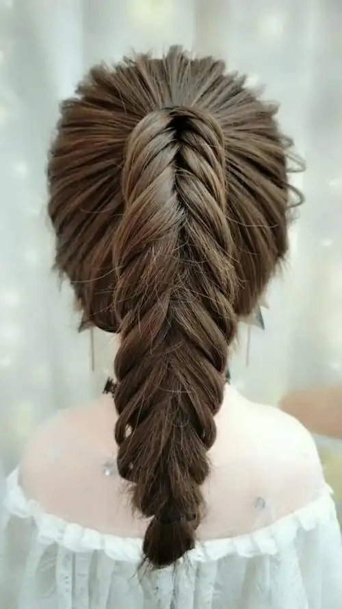 今年最流行的编发,学会了你也可以变美丽!