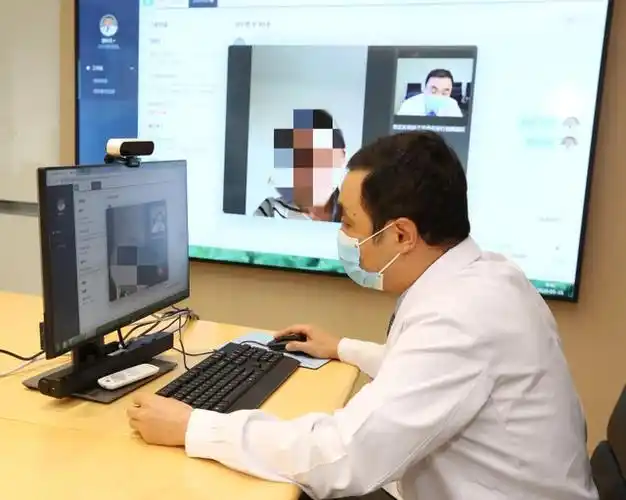 刘永太医生与患者家属视频交流(北京协和医院供图) 举报/反馈