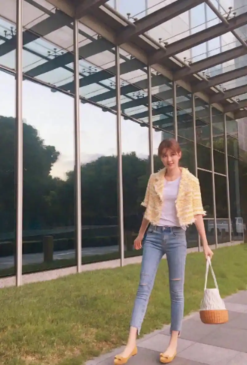 乔欣牛仔裤穿搭分享,短外套 小脚牛仔裤,卫衣 牛仔裤,上短下长的穿搭