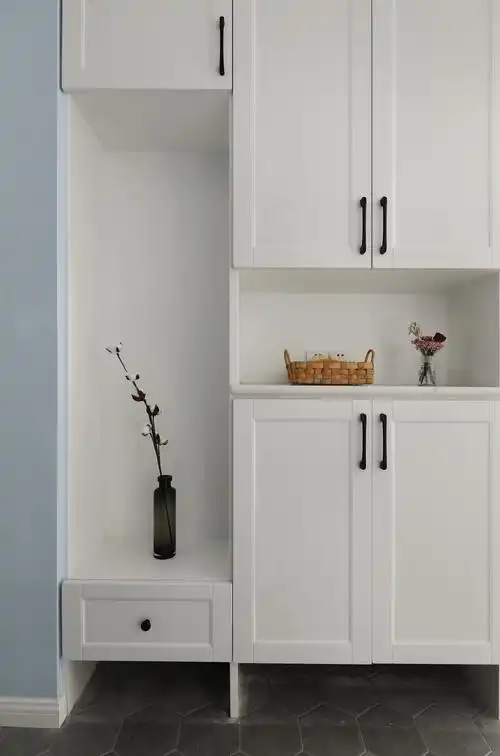 140平北欧风格装修玄关鞋柜设计