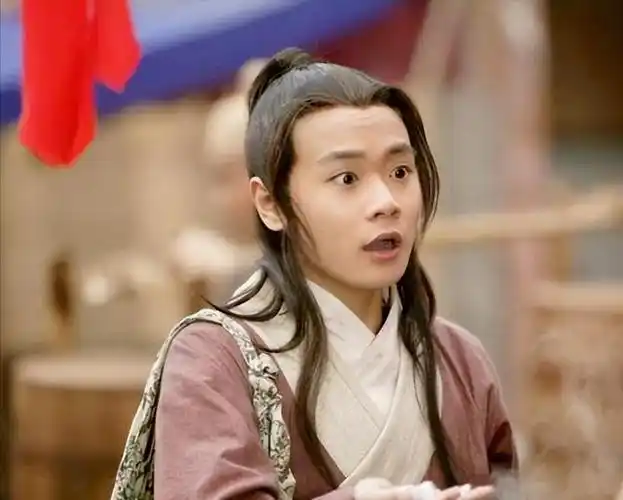 曹骏:从童星到成年演员,成功演绎多个角色2019年,曹骏主演了古装剧