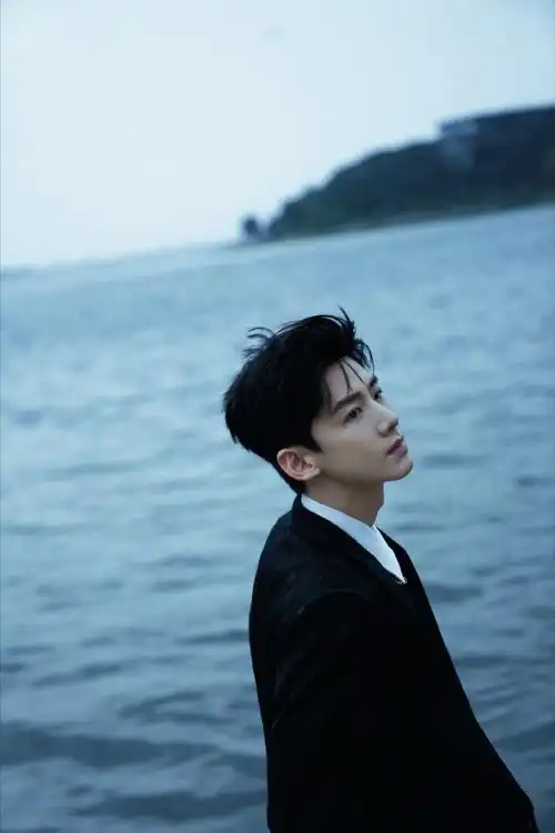 白敬亭李沐风##发发奇代言人白敬亭