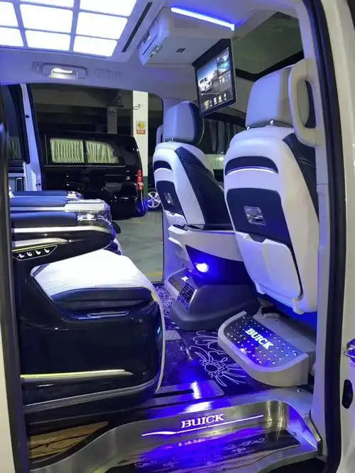 别克gl8水晶宝座多少钱 gl8顶灯改装效果图