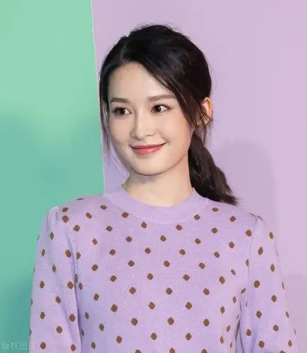 李沁,气质独特美呆人了