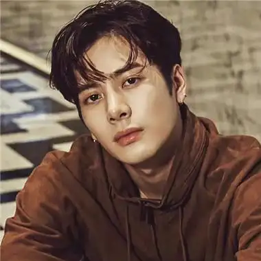 王嘉尔的每张头像都散发着不同的魅力,魅力又超帅气的他一定要成为你