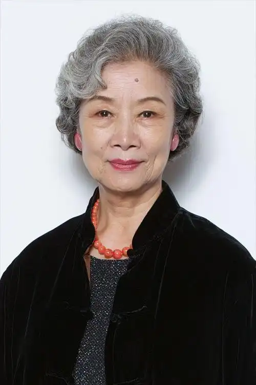 老戏骨"吕中"老师就是"美"到骨子里的女人,她高冷的气质让人看起来