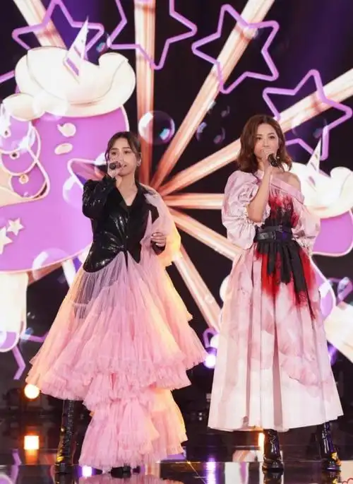 2021时尚芭莎慈善晚宴在深圳举行