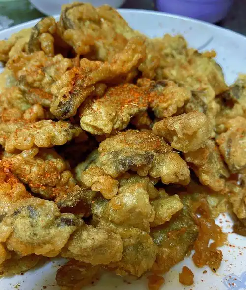 面糊(面粉 淀粉 鸡蛋2个 五香粉  盐)[放大镜r]做法:[一r]蘑菇洗干净