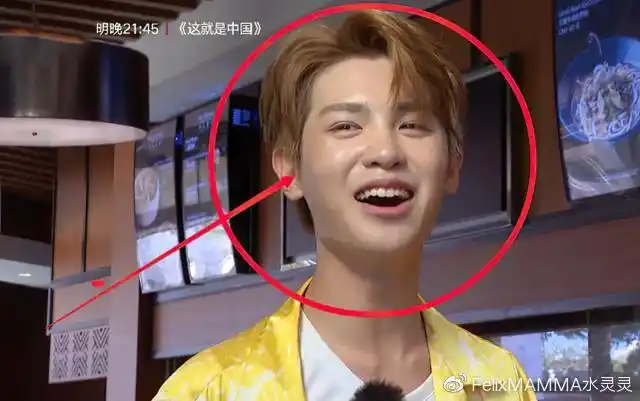 黄明昊游泳照流出大家注意力都在他的素颜上19岁皮肤过于真实