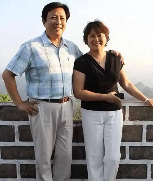 唐国强的女儿唐亮:生母悲情早逝,她在泪水中理解父亲和继母_孙涛_父母