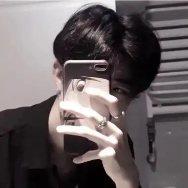 手机挡脸照男高清头像帅气自拍的男生手机挡脸照片头像