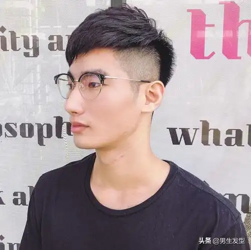 男生"两边剃短"发型好看吗?试试这3款,剪完干净利落又帅气