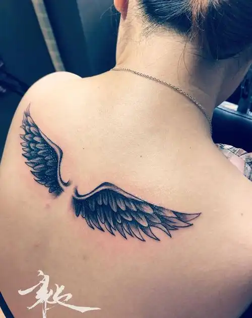翅膀纹身图片