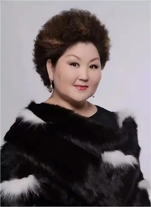 布仁巴雅尔离世5年,妻子仍在悲痛之中,三个儿女的坚持让人感动