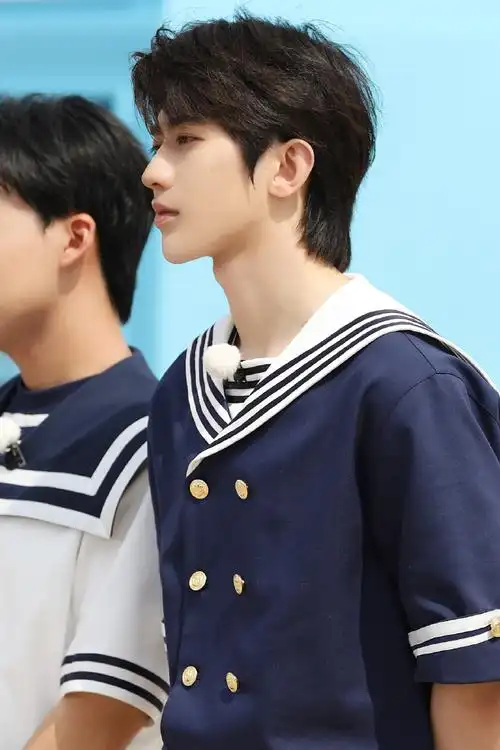 [消息]蔡徐坤《奔跑吧》九宫格剧照公开 收官站和坤坤一起打捞快乐吧!