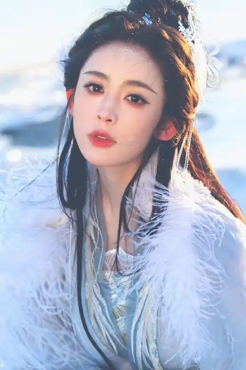 古力娜扎冰面仙羽写真