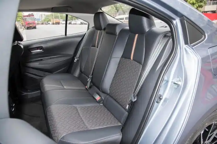 加满一箱油,可跑出1000km,全新丰田雷凌还能继续"狂飙"?