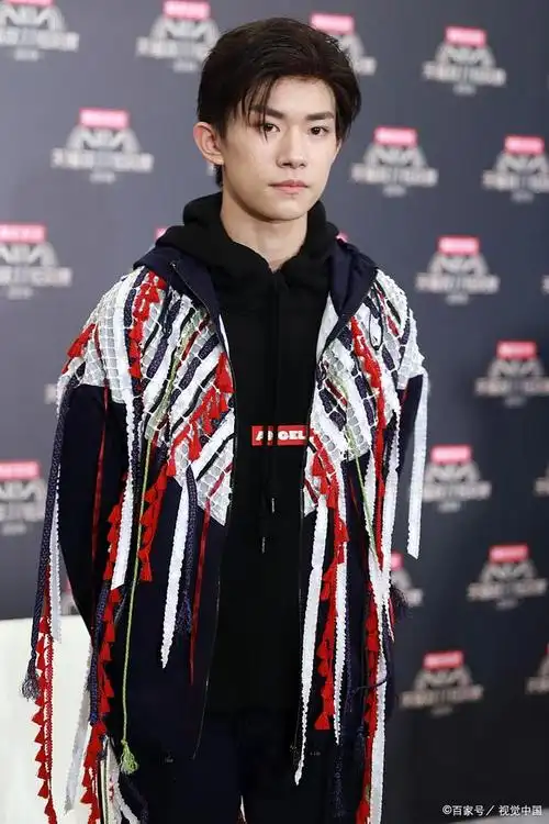 易烊千玺感恩三周年,my boo 再次燃爆全场