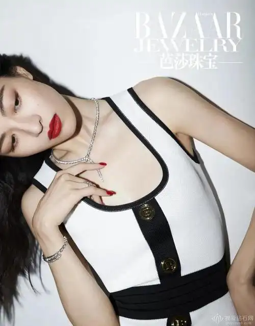 钟楚曦佩戴宝格丽高级珠宝拍摄杂志大片
