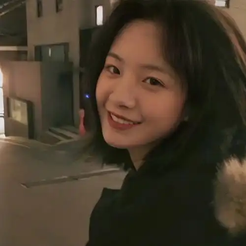 李庚希氛围感头像