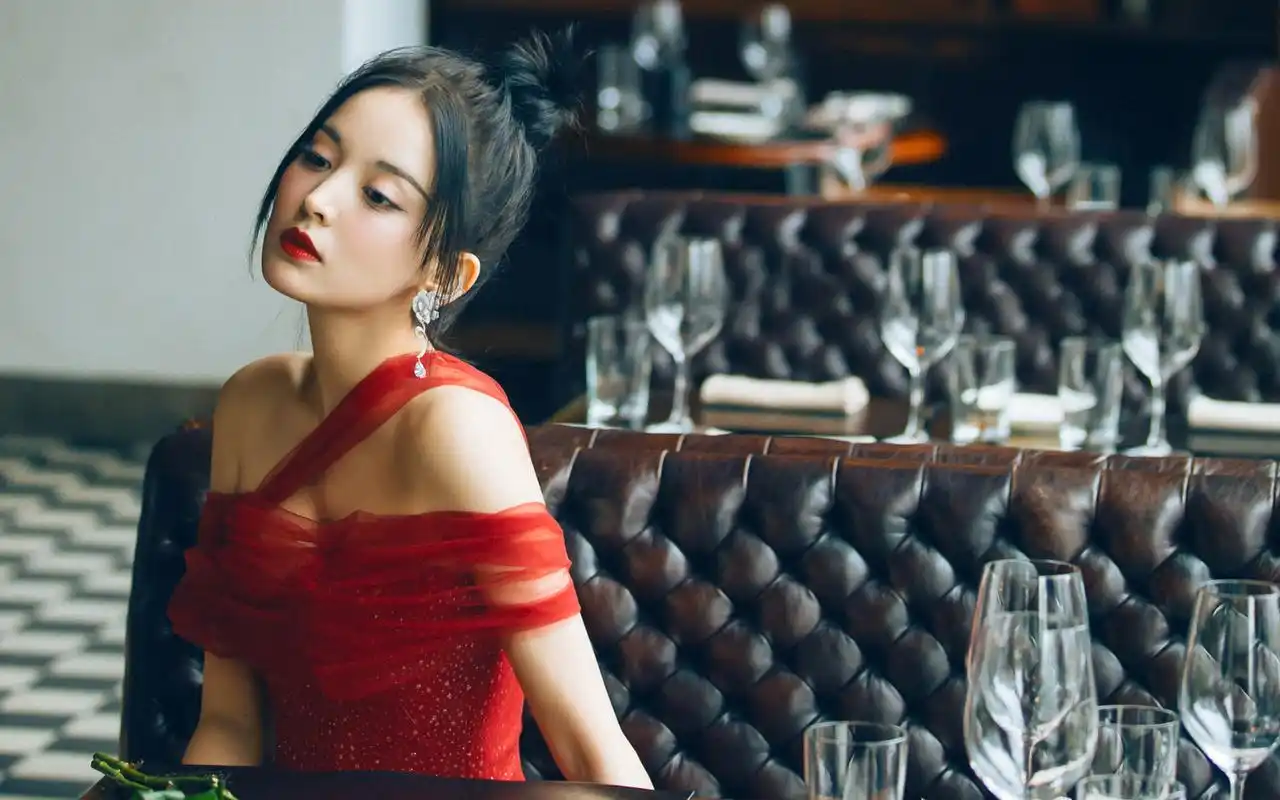 古力娜扎酒吧性感高清桌面壁纸